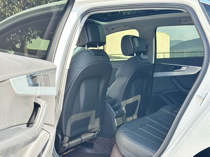 Фото 6 - Audi A4L