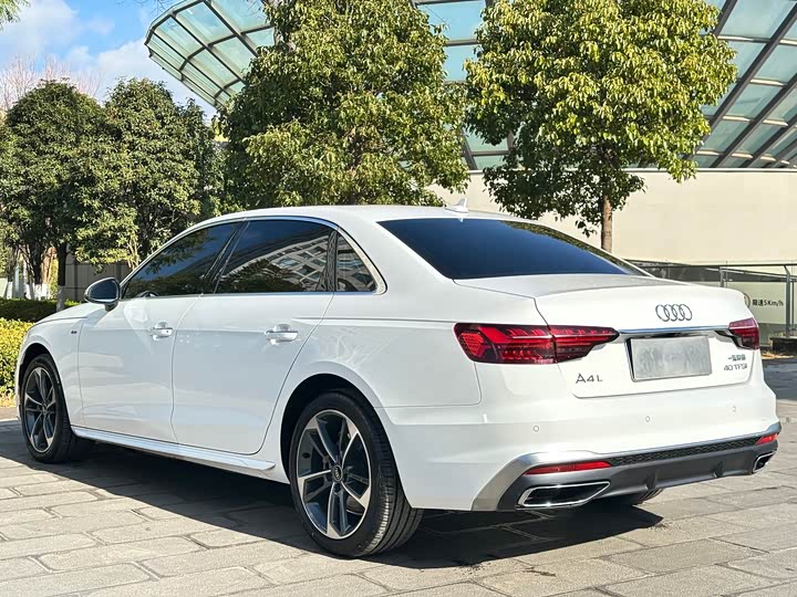 Фото 9 - Audi A4L