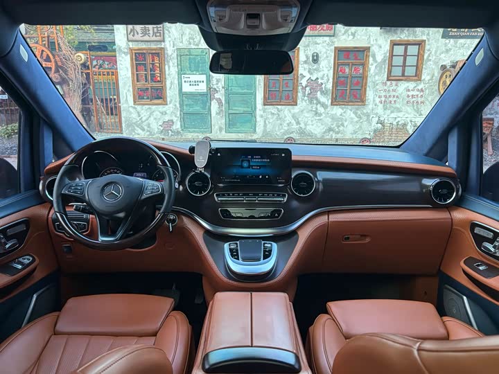 Фото 10 - Mercedes-Benz V-Class