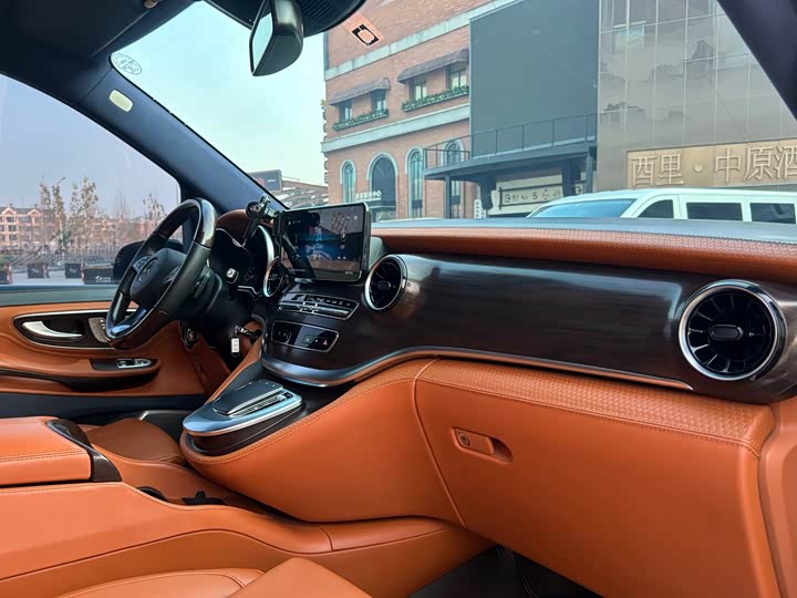 Фото 11 - Mercedes-Benz V-Class