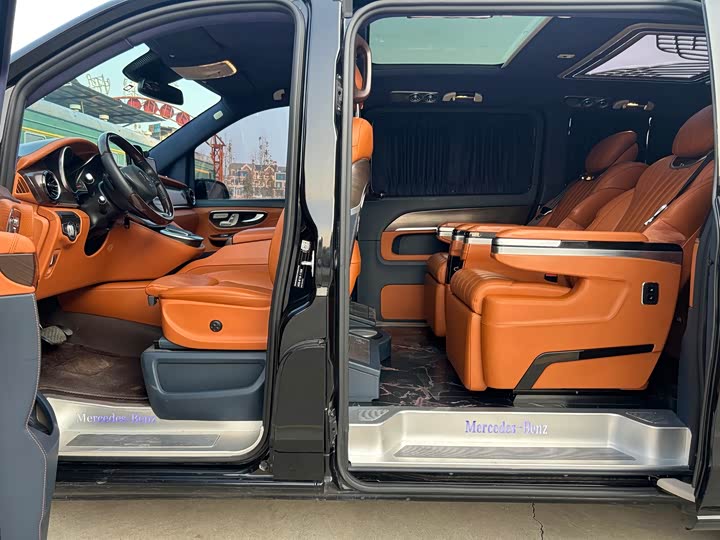 Фото 12 - Mercedes-Benz V-Class