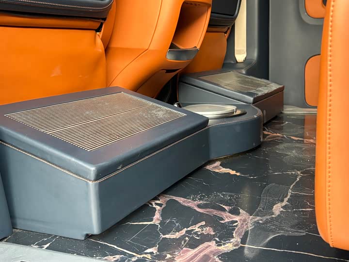 Фото 13 - Mercedes-Benz V-Class