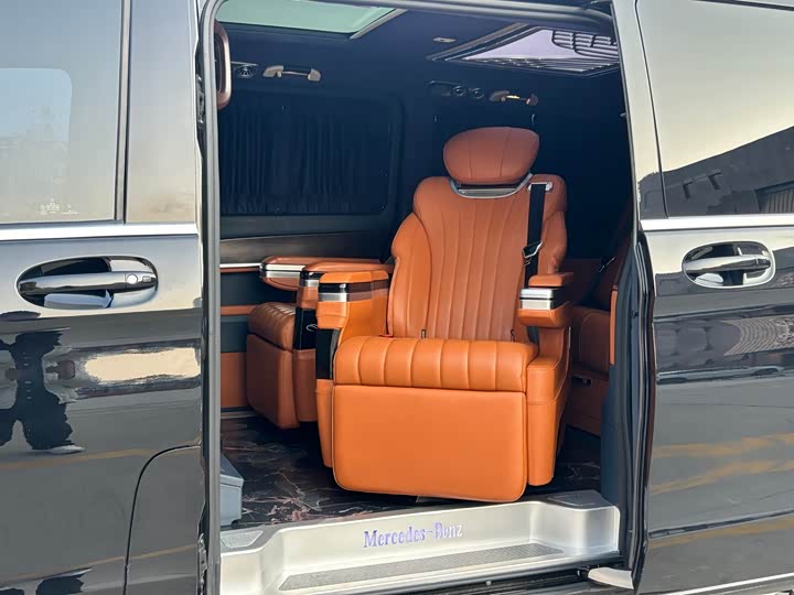 Фото 14 - Mercedes-Benz V-Class