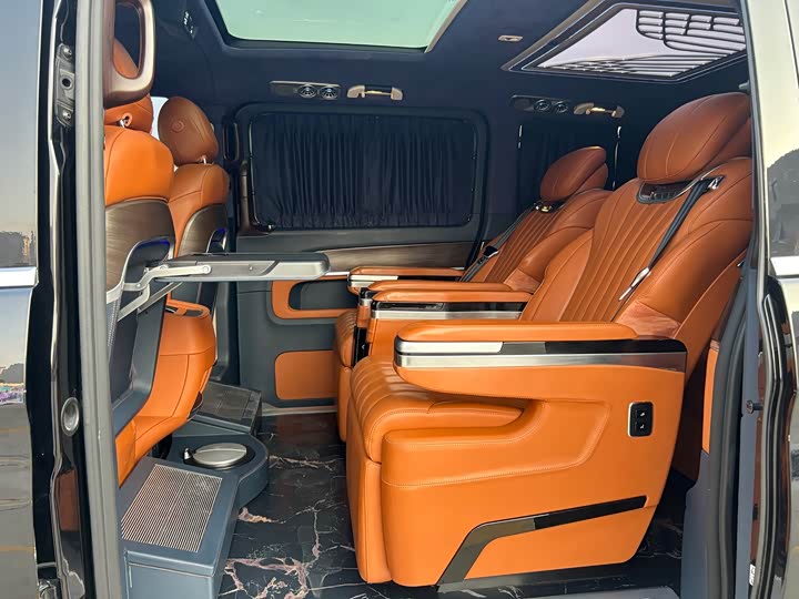 Фото 18 - Mercedes-Benz V-Class