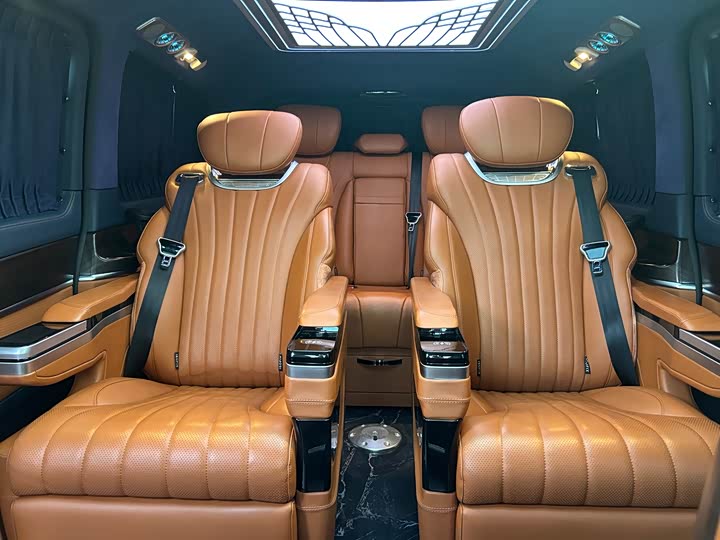 Фото 19 - Mercedes-Benz V-Class