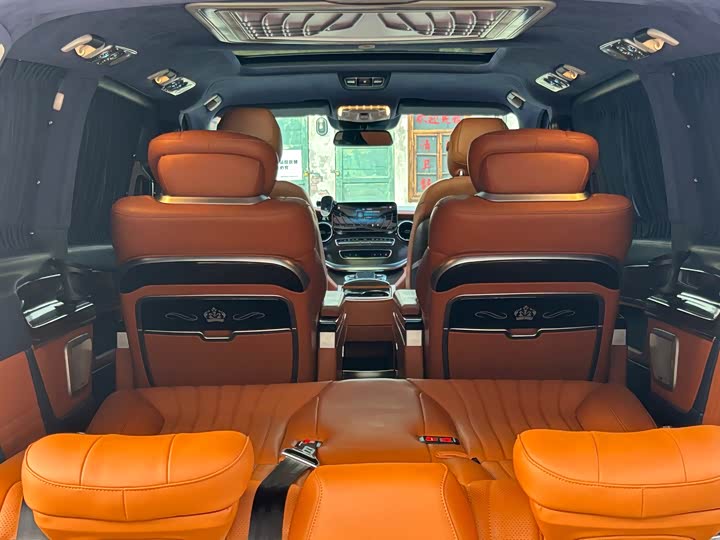 Фото 24 - Mercedes-Benz V-Class