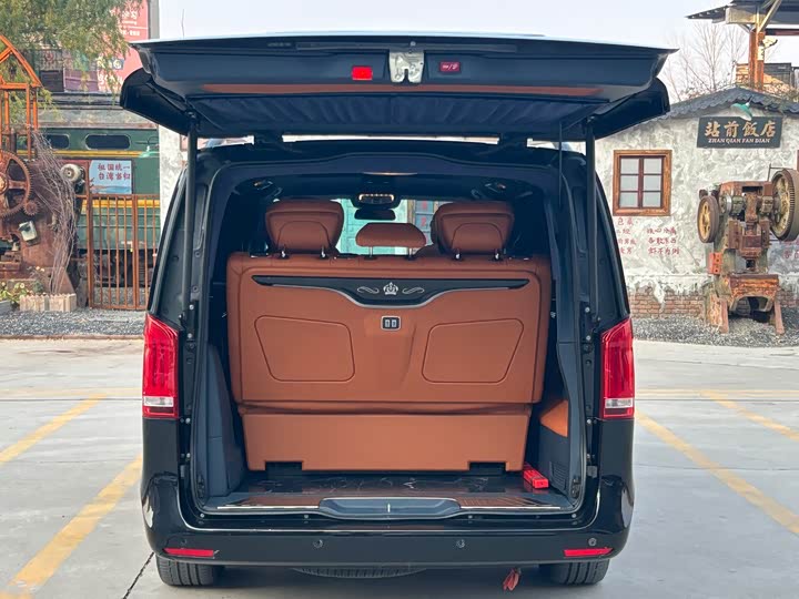 Фото 25 - Mercedes-Benz V-Class