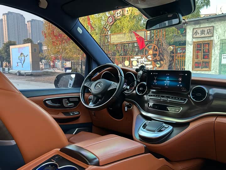 Фото 8 - Mercedes-Benz V-Class