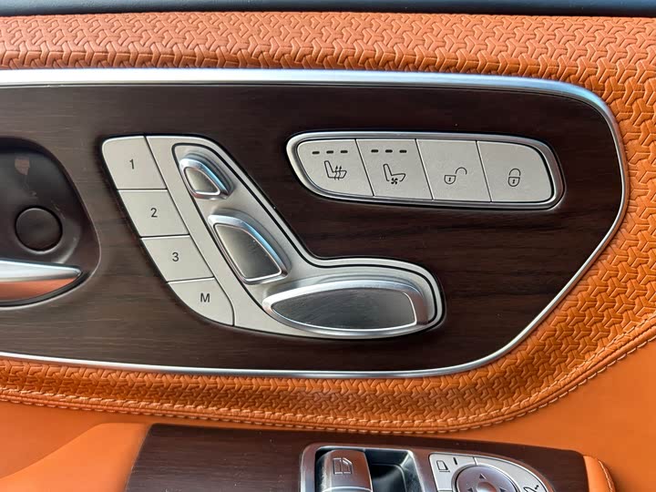 Фото 9 - Mercedes-Benz V-Class