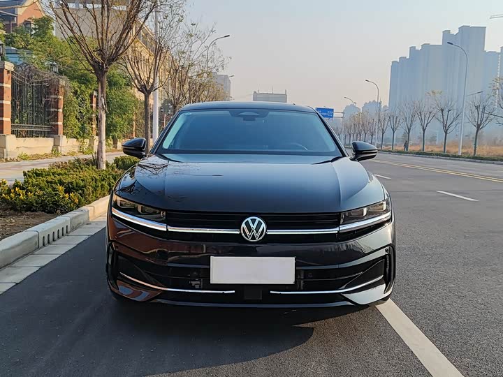 Фото 2 - Volkswagen Magotan