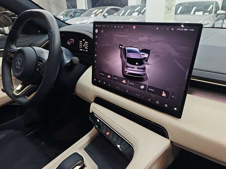 Фото 10 - Zeekr 001