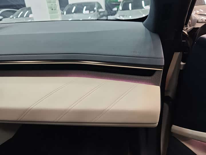 Фото 12 - Zeekr 001