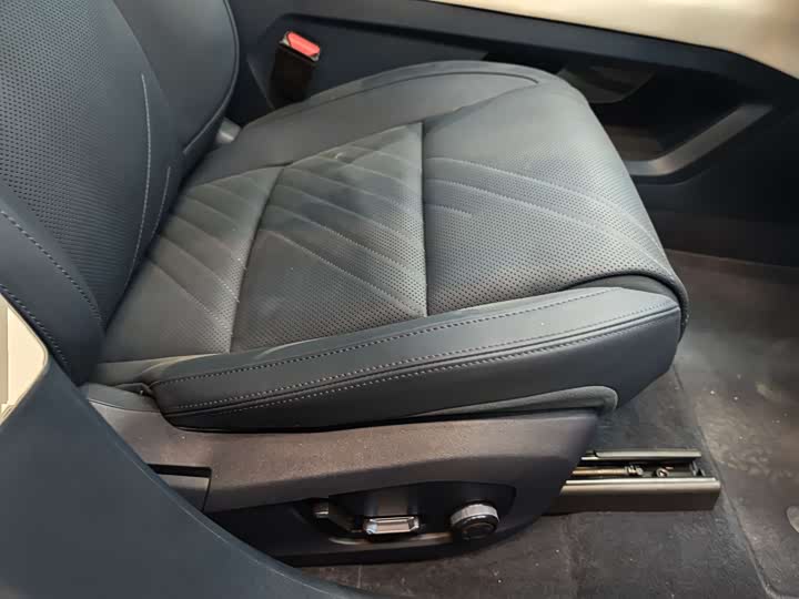 Фото 13 - Zeekr 001