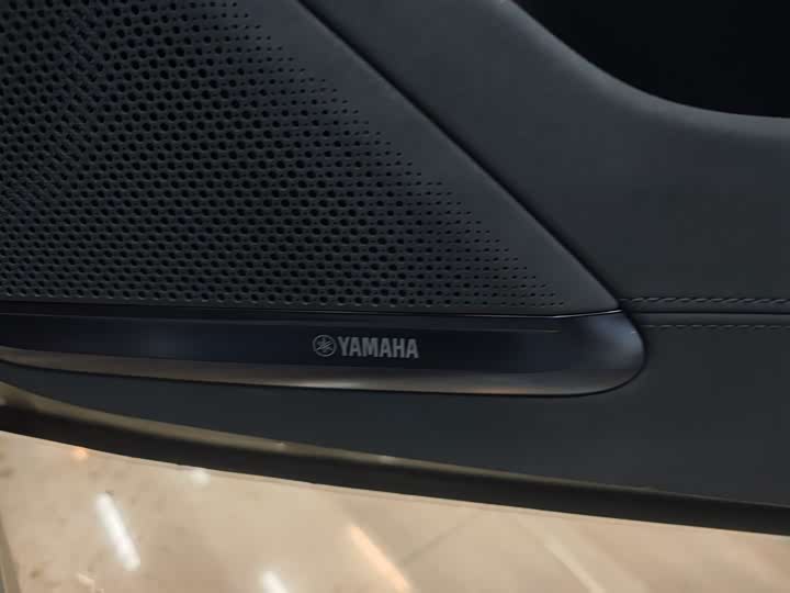 Фото 15 - Zeekr 001