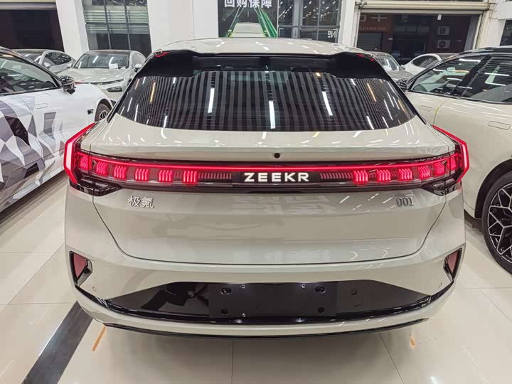 Фото 18 - Zeekr 001
