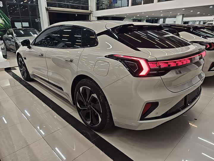 Фото 19 - Zeekr 001