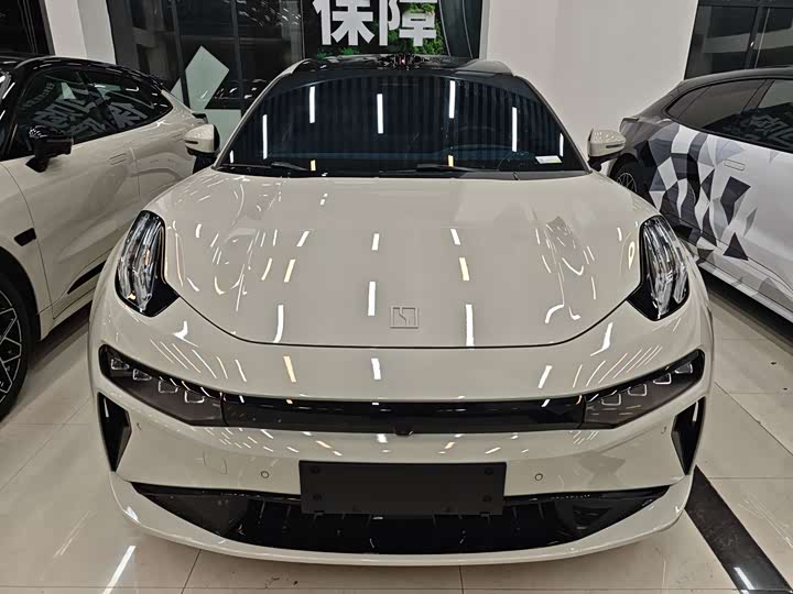 Фото 2 - Zeekr 001