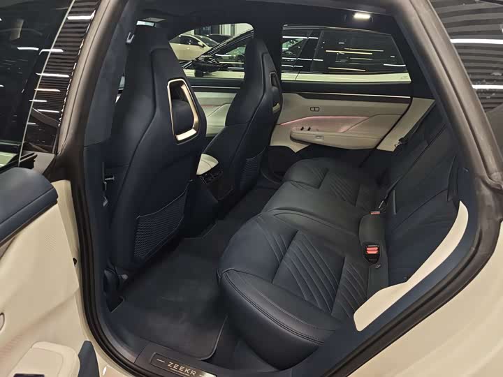 Фото 6 - Zeekr 001