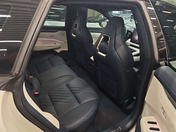 Фото 7 - Zeekr 001