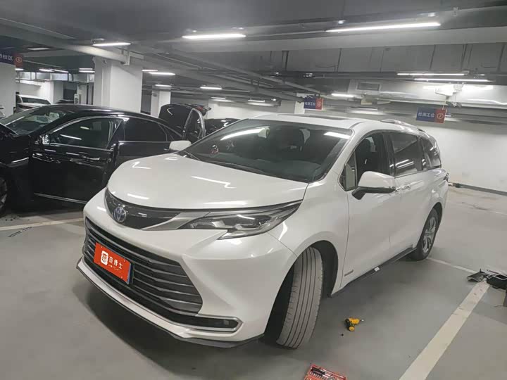 Фото 1 - Toyota Sienna