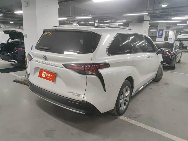 Фото 11 - Toyota Sienna