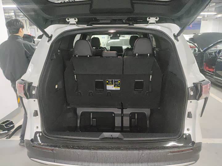 Фото 3 - Toyota Sienna