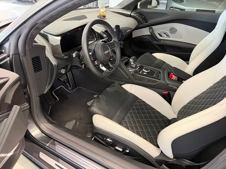 Фото 5 - Audi R8