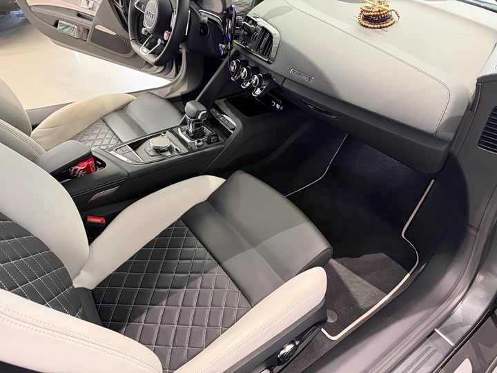 Фото 7 - Audi R8