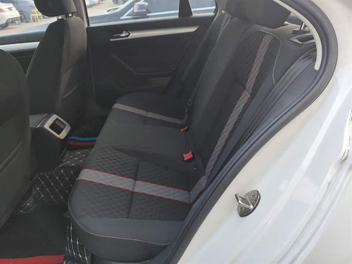 Фото 17 - Volkswagen Lamando L