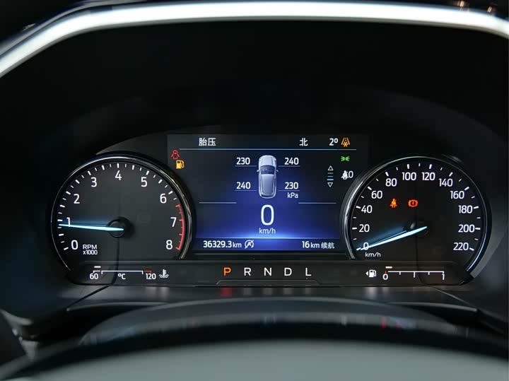 Фото 11 - Ford Escape