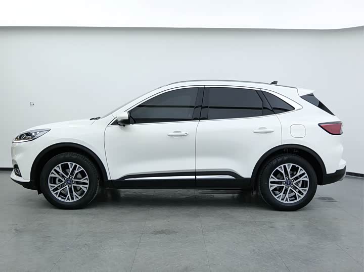 Фото 14 - Ford Escape