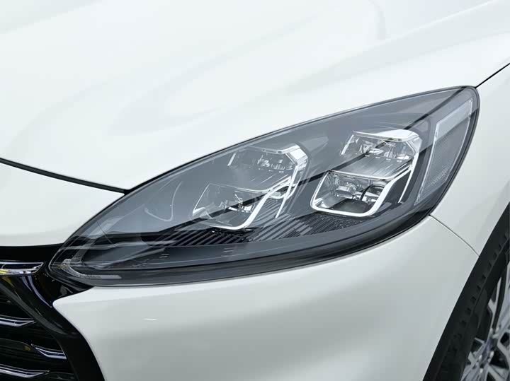 Фото 16 - Ford Escape