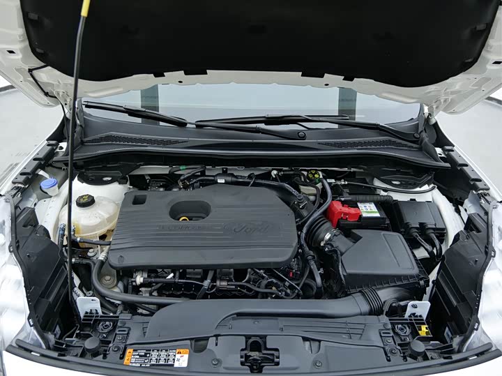 Фото 17 - Ford Escape