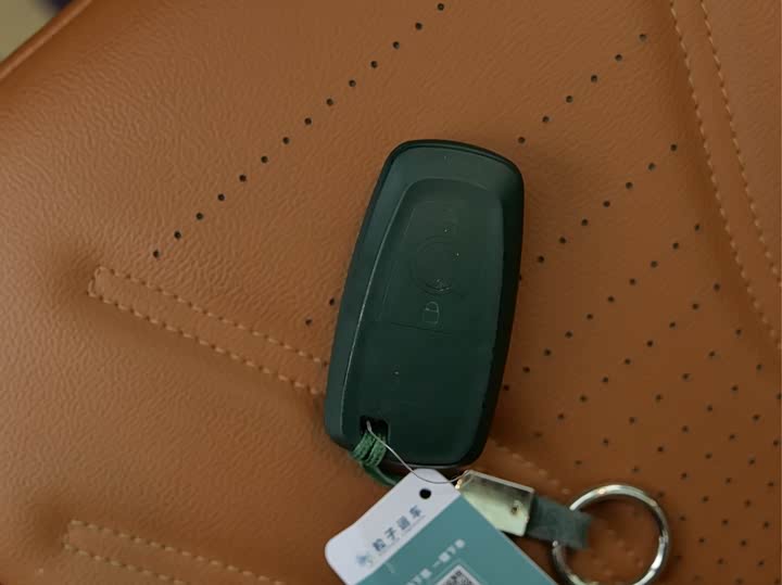 Фото 18 - Ford Escape