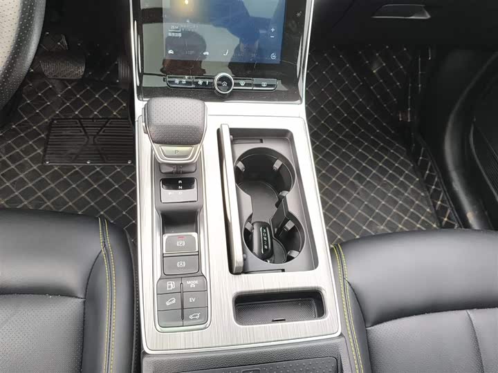 Фото 14 - Roewe RX5 Hybrid