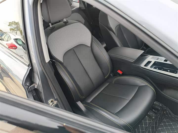 Фото 25 - Roewe RX5 Hybrid