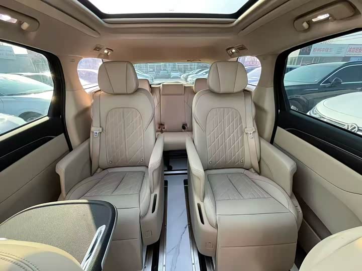 Фото 9 - Buick GL8 ES