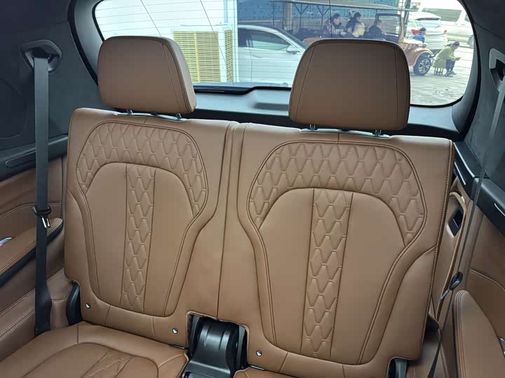 Фото 13 - BMW X7