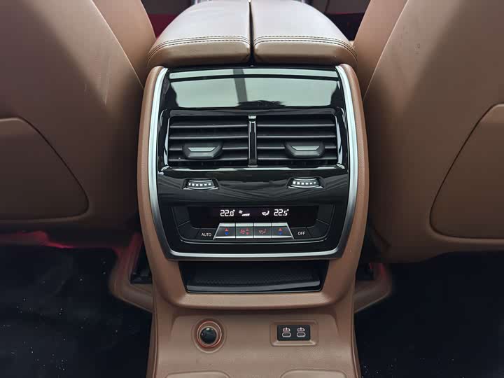 Фото 21 - BMW X7