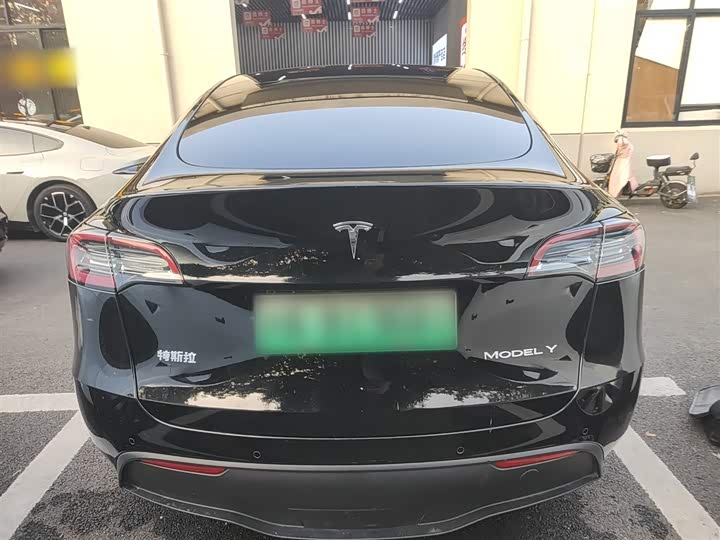Фото 6 - Tesla Model Y