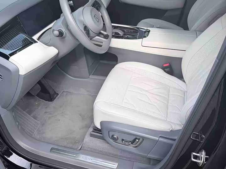 Фото 2 - Zeekr 009