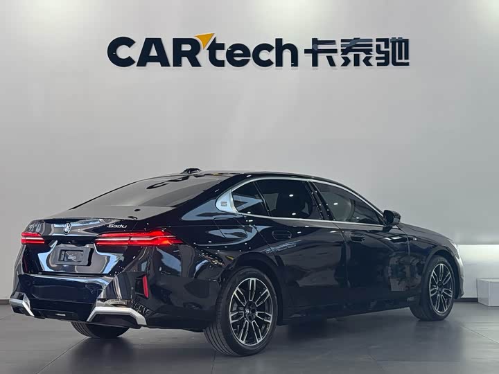 Фото 25 - BMW 5 Series