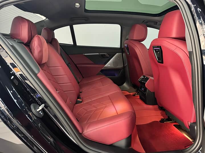 Фото 9 - BMW 5 Series