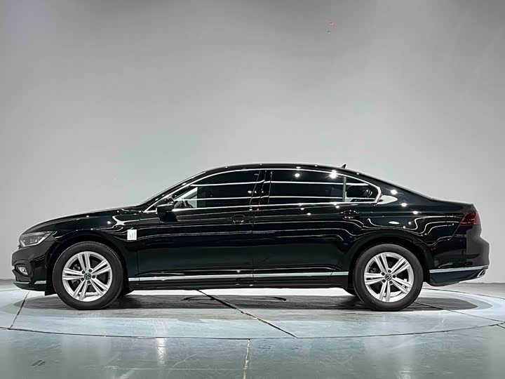 Фото 12 - Volkswagen Magotan