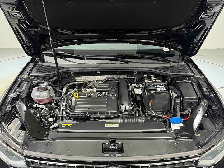 Фото 19 - Volkswagen Magotan