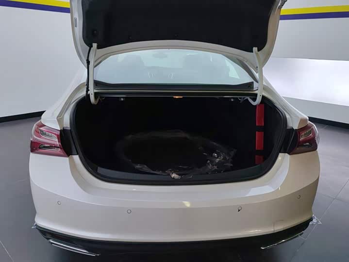 Фото 4 - Chevrolet Malibu XL