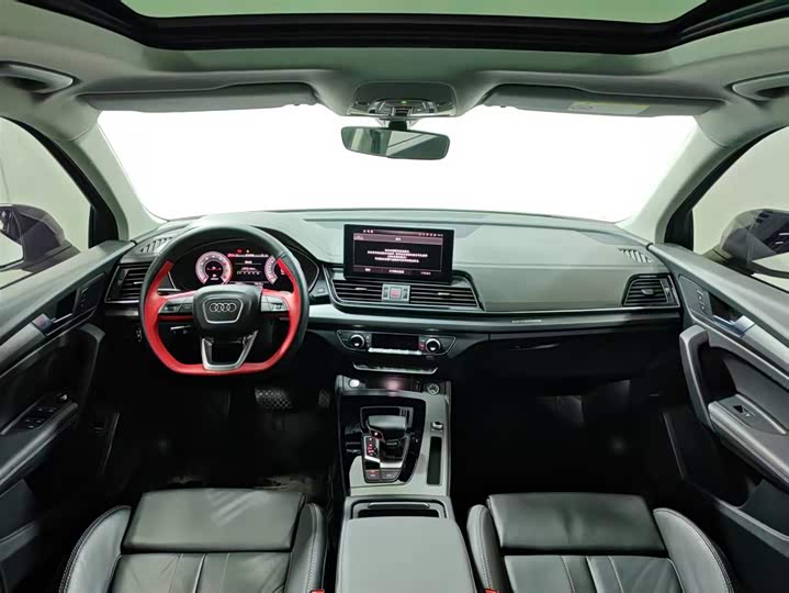 Фото 10 - Audi Q5L