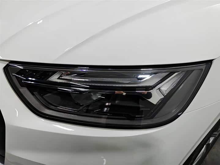 Фото 13 - Audi Q5L