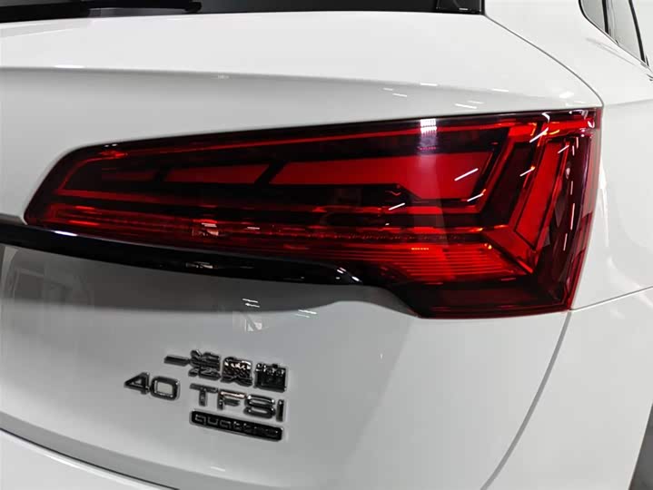 Фото 14 - Audi Q5L