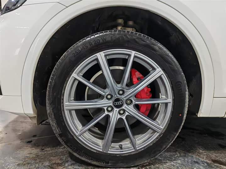 Фото 15 - Audi Q5L